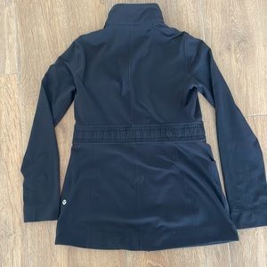 Lululemon jacket. Size 6. Good condition. Color black.